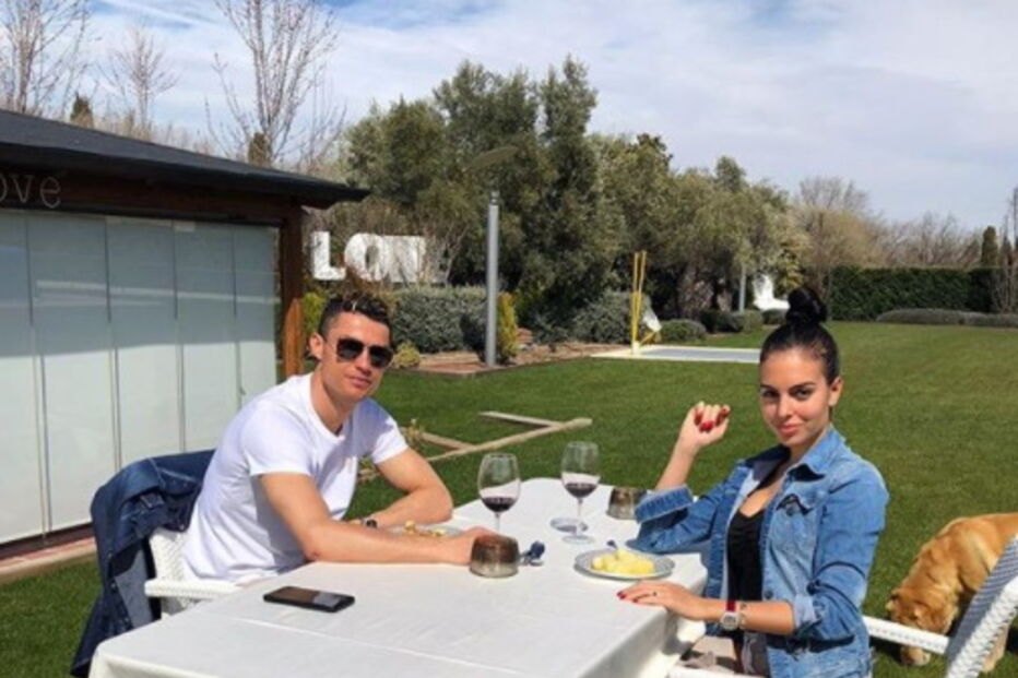 Ronaldo e Gio em almoço romântico na Páscoa