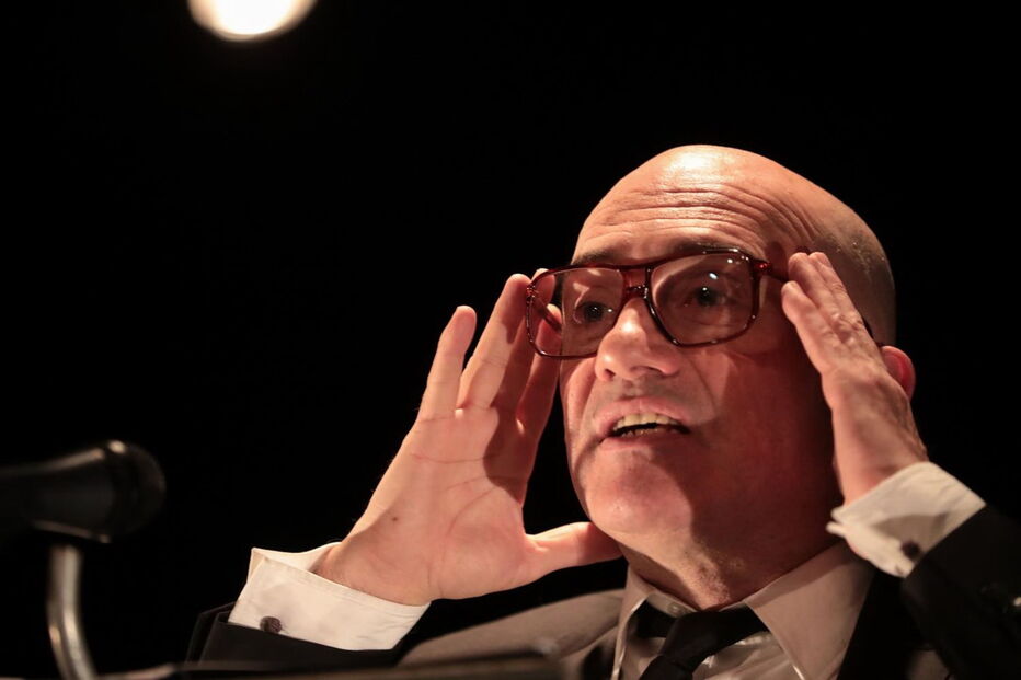 José Raposo lê ‘Odisseia’, na tradução de Frederico Lourenço, nesta peça em cena no Teatro da Trindade, em Lisboa