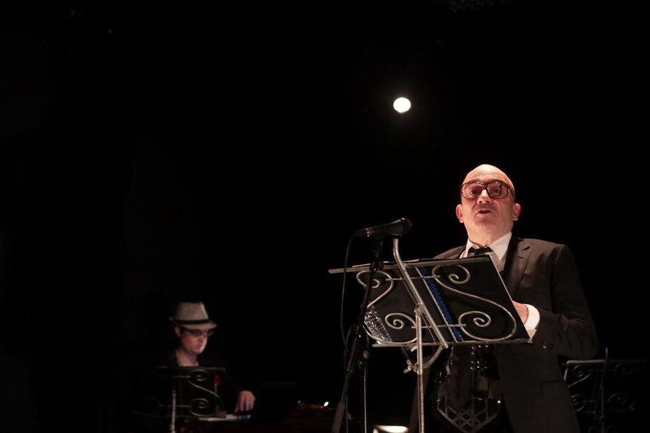 José Raposo lê ‘Odisseia’, na tradução de Frederico Lourenço, nesta peça em cena no Teatro da Trindade, em Lisboa