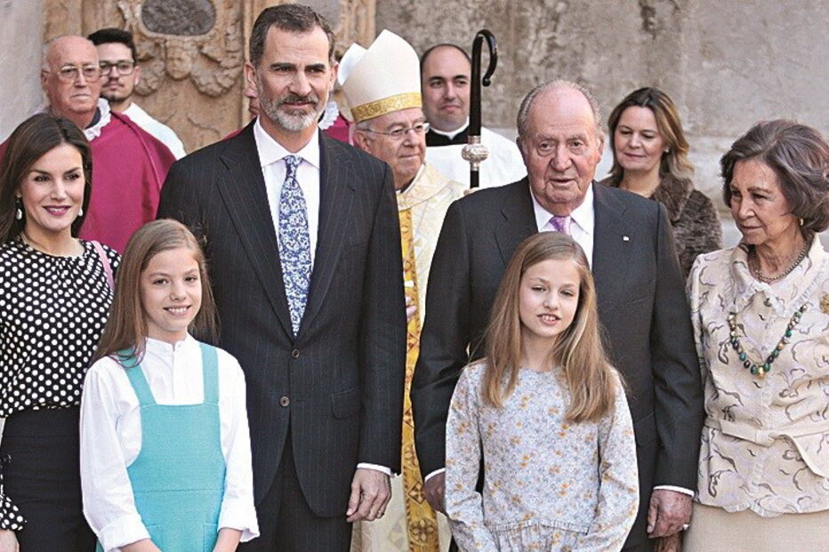 Letizia e Felipe VI com as filhas e com Sofia e Juan Carlos