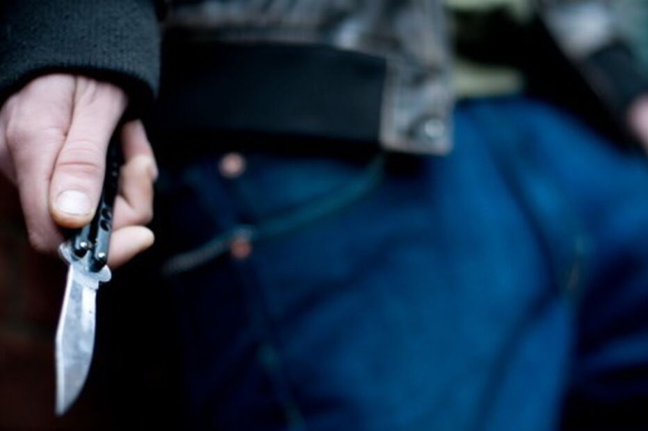 Esfaqueado, crime, bar 