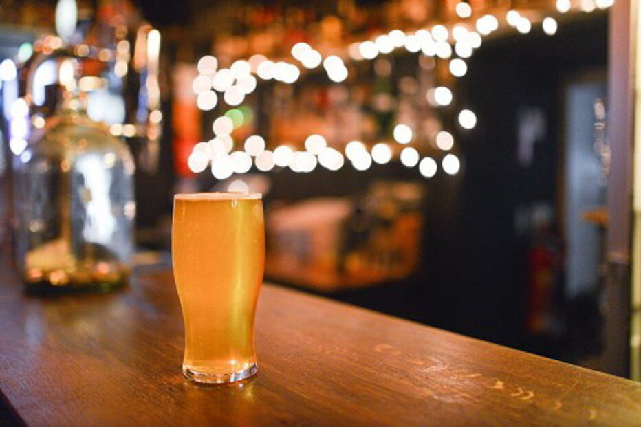 Esfaqueado, crime, bar 