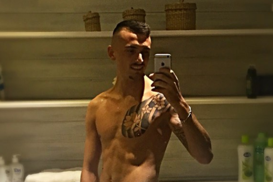 Jogador de futebol italiano torna-se estrela porno