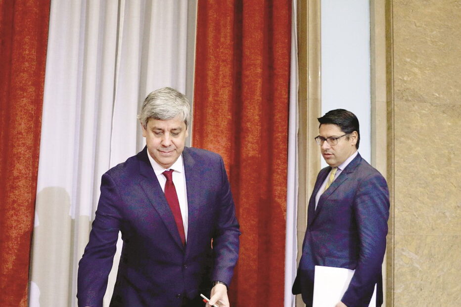 O ministro das Finanças, Mário Centeno, já foi novamente confrontando com a necessidade de financiar o Novo Banco       