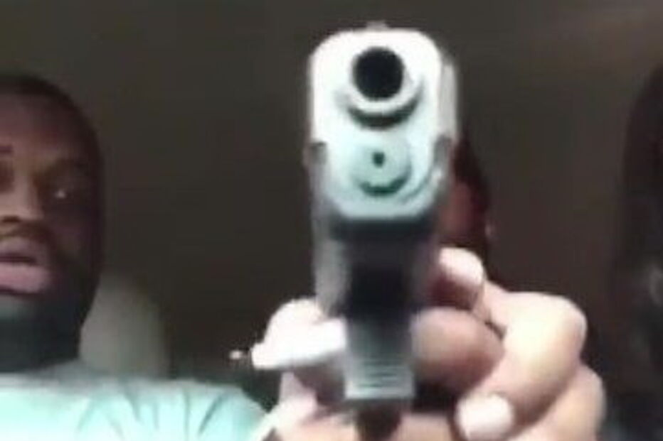 Cassandra atingiu Devyn durante transmissão em direto no Facebook