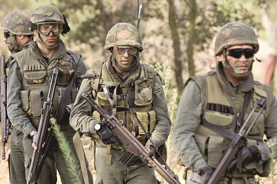 Militares querem esclarecidas na lei as circunstâncias em que podem usar a força e disparar contra quem tente invadir um quartel ou um transporte de material  