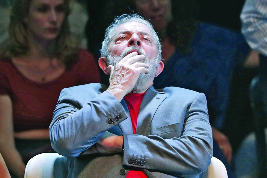 Lula foi condenado a 12 anos de cadeia por corrupção e pode ser detido agora 