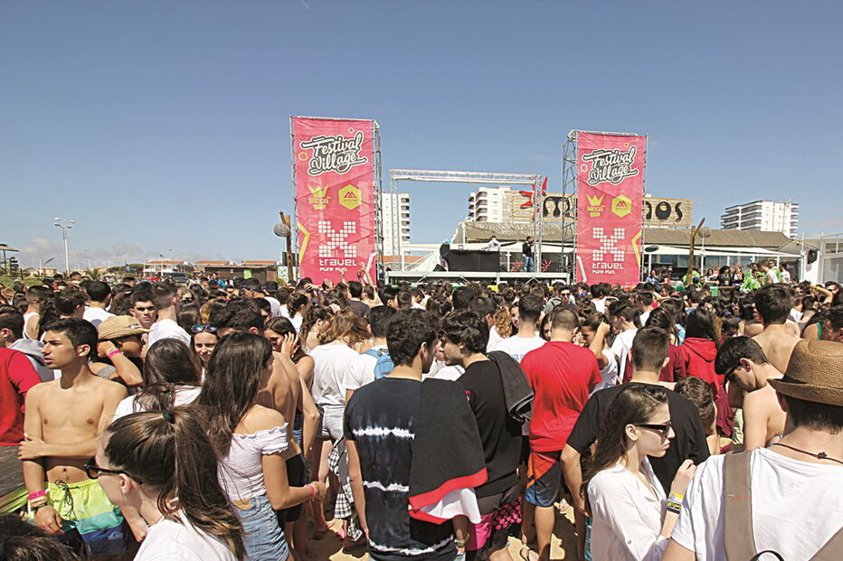 Estudantes em festa em Punta Úmbria, Espanha