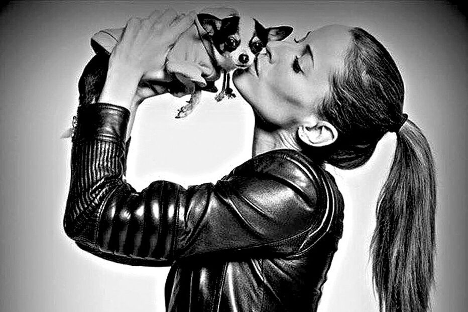 Maria João Bastos com a cadela Amelie