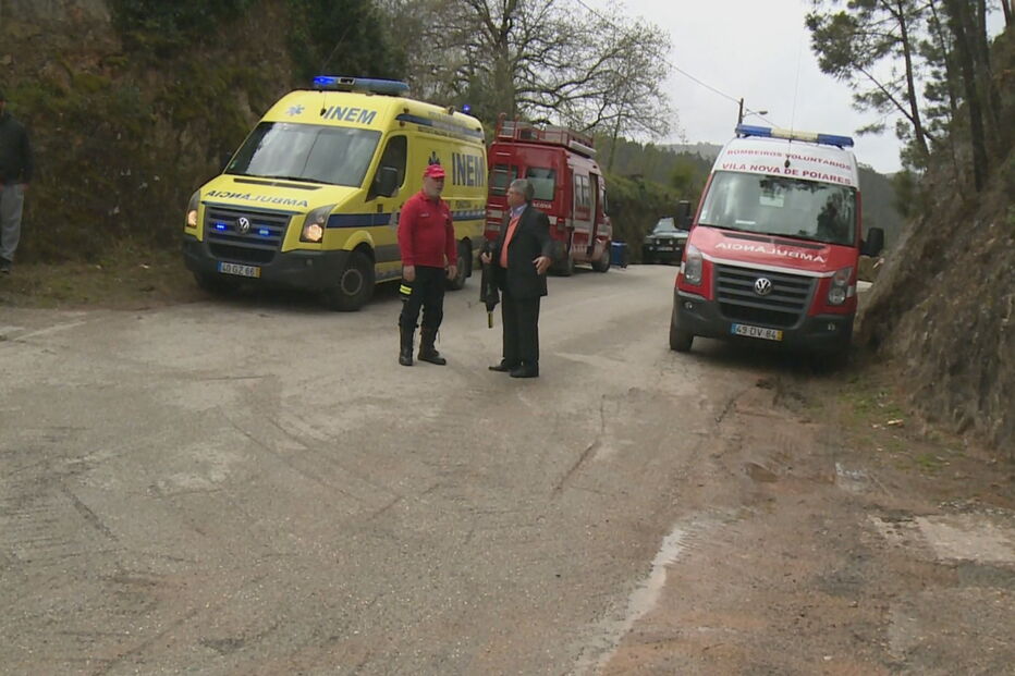 Um morto e 16 feridos em acidente com explosivos em Penacova. Explosão ocorreu durante procissão