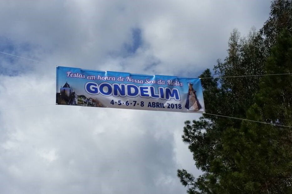 Um morto e 16 feridos em acidente com explosivos em Penacova. Explosão ocorreu durante procissão