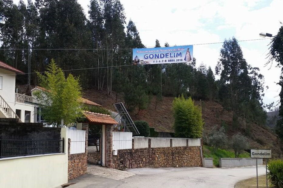 Um morto e 16 feridos em acidente com explosivos em Penacova. Explosão ocorreu durante procissão