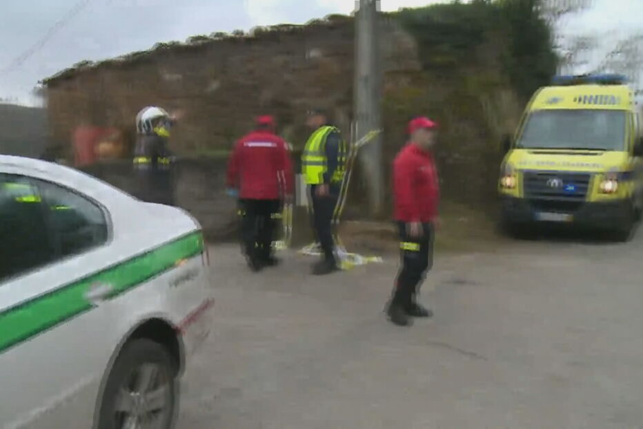  Um morto e 16 feridos em acidente com explosivos em Penacova. Explosão ocorreu durante procissão