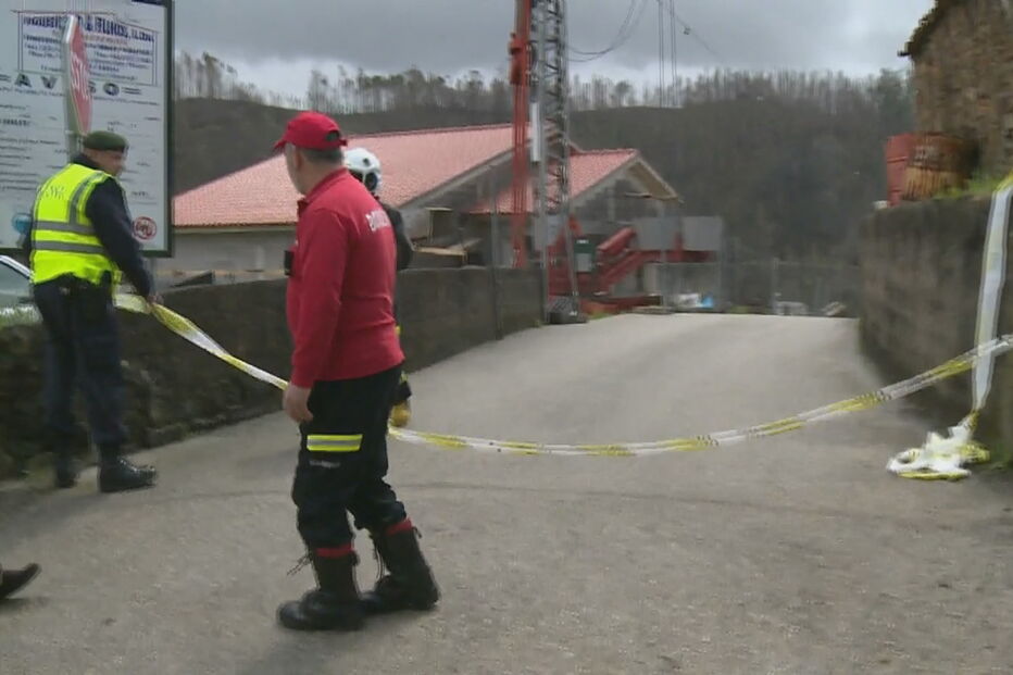  Um morto e 16 feridos em acidente com explosivos em Penacova. Explosão ocorreu durante procissão