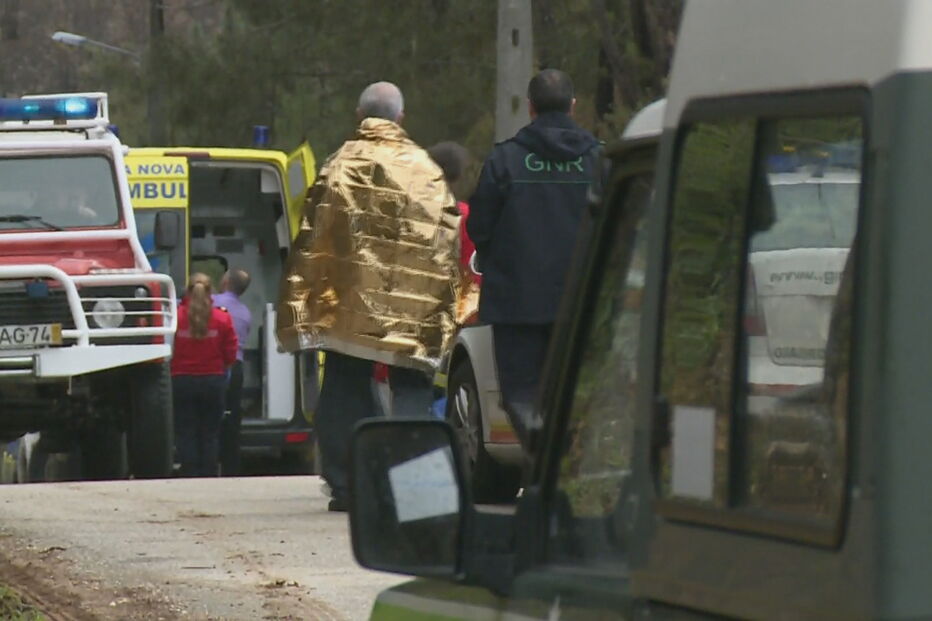  Um morto e 16 feridos em acidente com explosivos em Penacova. Explosão ocorreu durante procissão