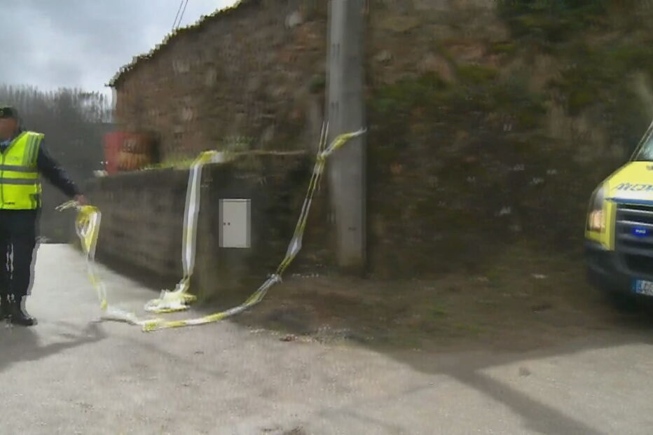  Um morto e 16 feridos em acidente com explosivos em Penacova. Explosão ocorreu durante procissão