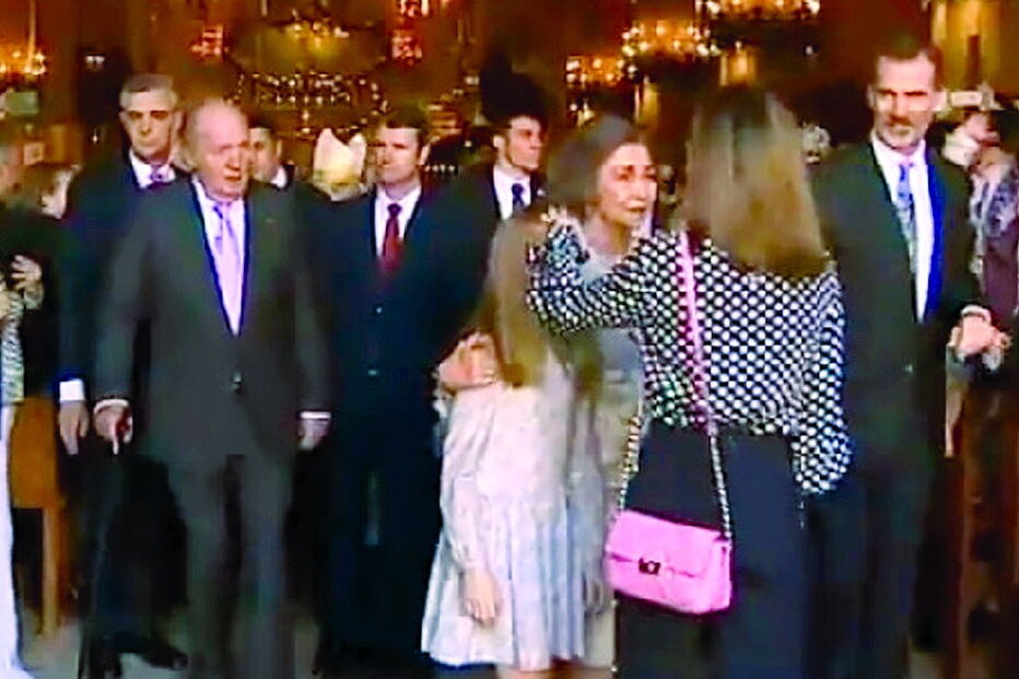 No primeiro momento polémico, Letizia tenta impedir as fotos das filhas com a avó