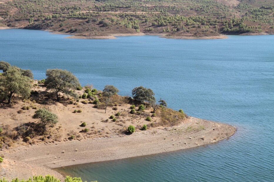 Oposição propôs criação da praia a jusante da barragem de Odeleite, local que autarca considera impraticável