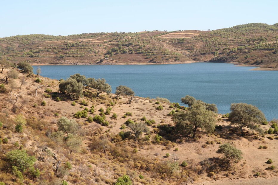 Oposição propôs criação da praia a jusante da barragem de Odeleite, local que autarca considera impraticável