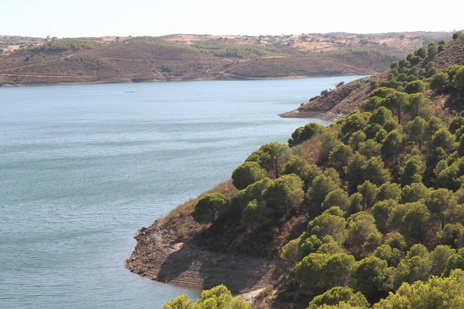 Oposição propôs criação da praia a jusante da barragem de Odeleite, local que autarca considera impraticável