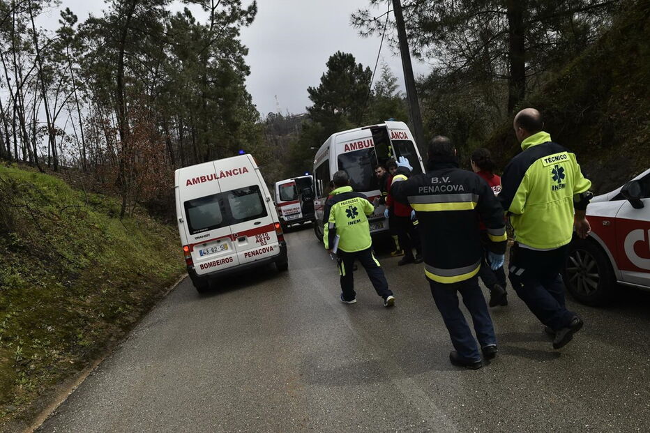 Explosão de foguetes mata e faz 30 feridos