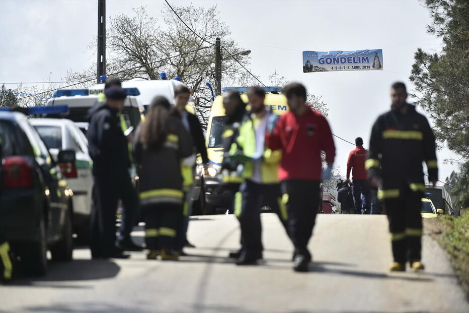 Explosão de foguetes mata e faz 30 feridos