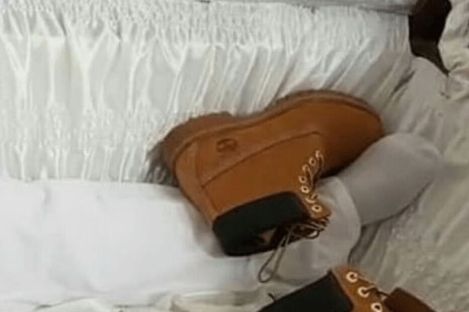 Milionário assassinado regado com champanhe no velório