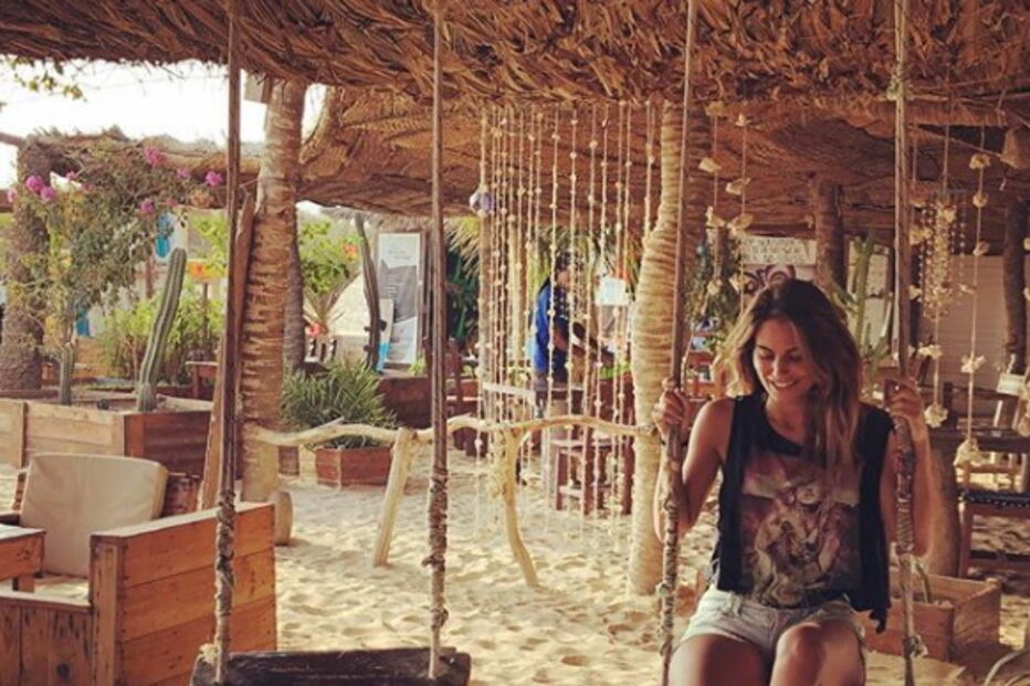Liliana Santos tem aquecido as redes sociais com várias imagens das férias em Cabo Verde. A sensualidade da atriz tem sido alvo de milhares de elogios por parte dos fãs  