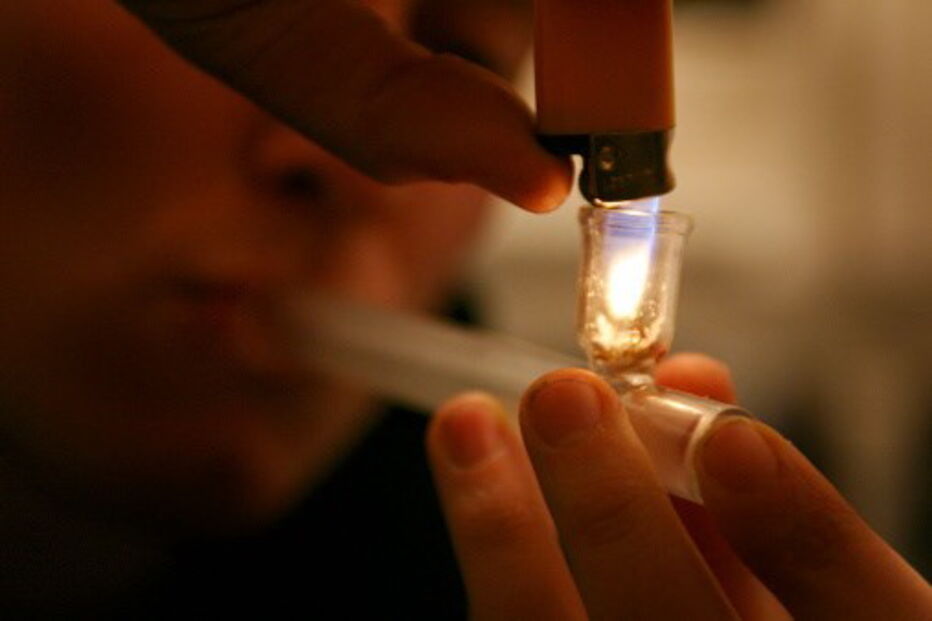 O crack é uma droga que resulta da cristalização da cocaína