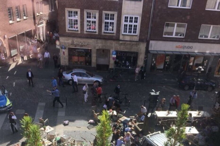 Carrinha investe contra multidão e faz pelo menos 3 mortos na Alemanha