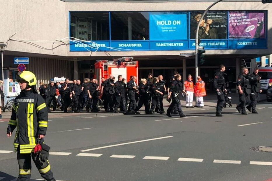 Carrinha investe contra multidão na Alemanha