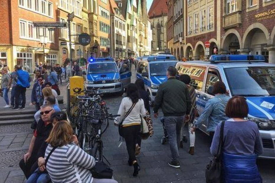 Carrinha investe contra multidão e faz vários mortos e dezenas de feridos na Alemanha