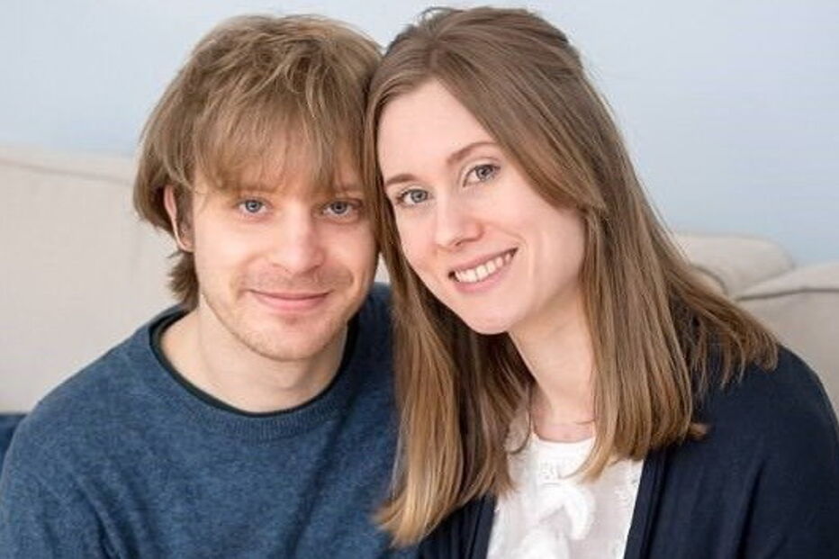 Britânico pede namorada em casamento de forma inusitada