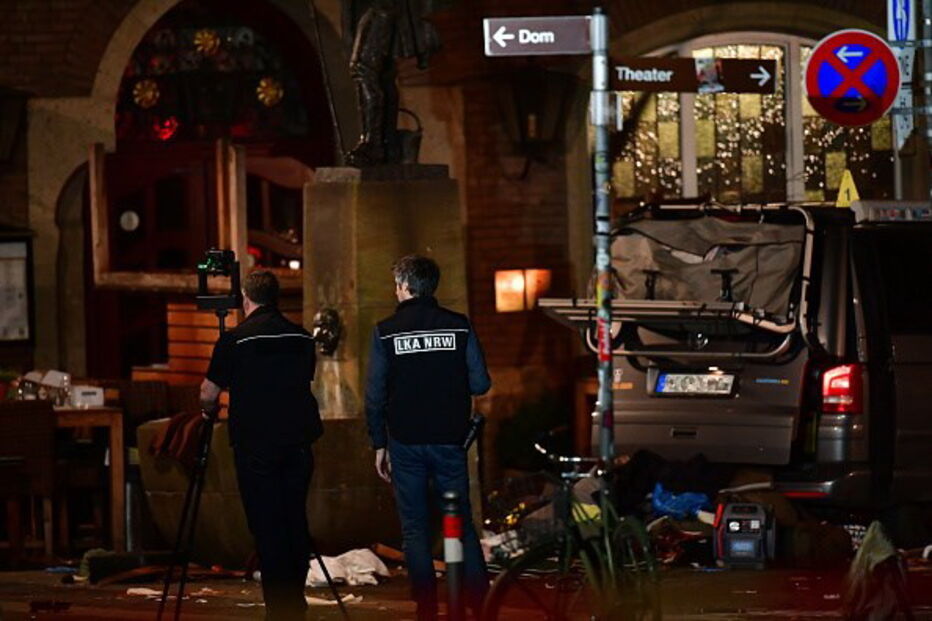 Carrinha investiu contra multidão e matou duas pessoa na Alemanha