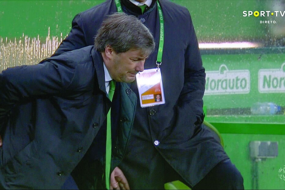 Bruno de Carvalho saiu auxiliado do banco de suplentes