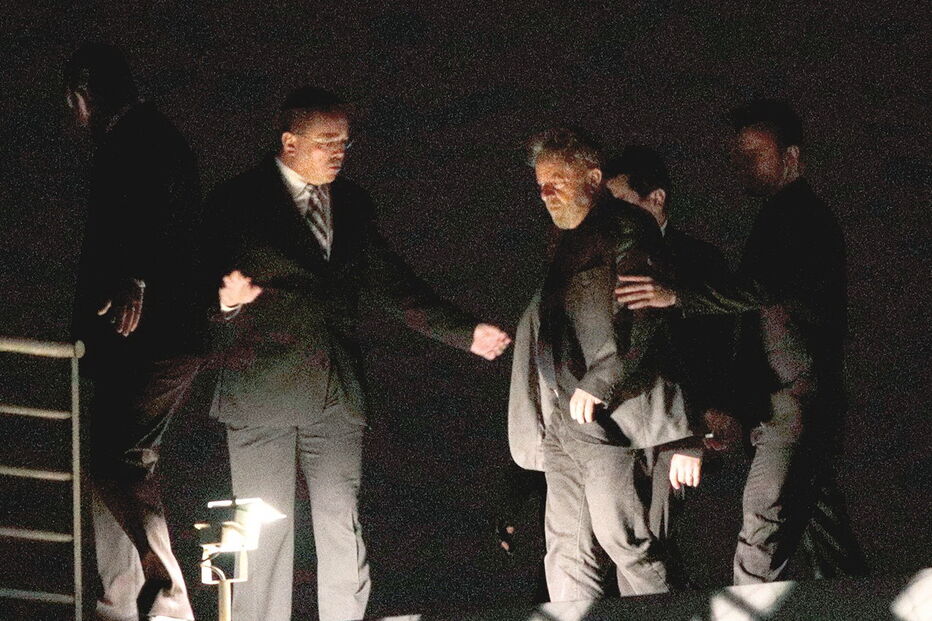 Lula da Silva à chegada à prisão em Curitiba