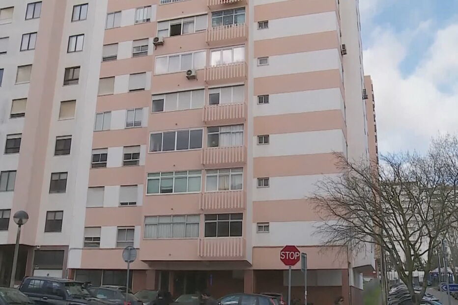 Incêndio em apartamento na Amadora 