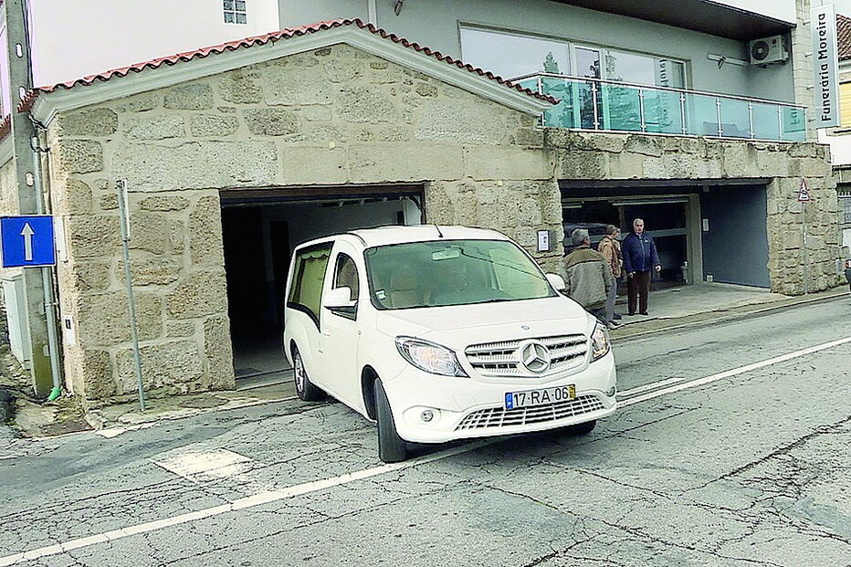 Corpo da vítima mortal a chegar a Tortosendo