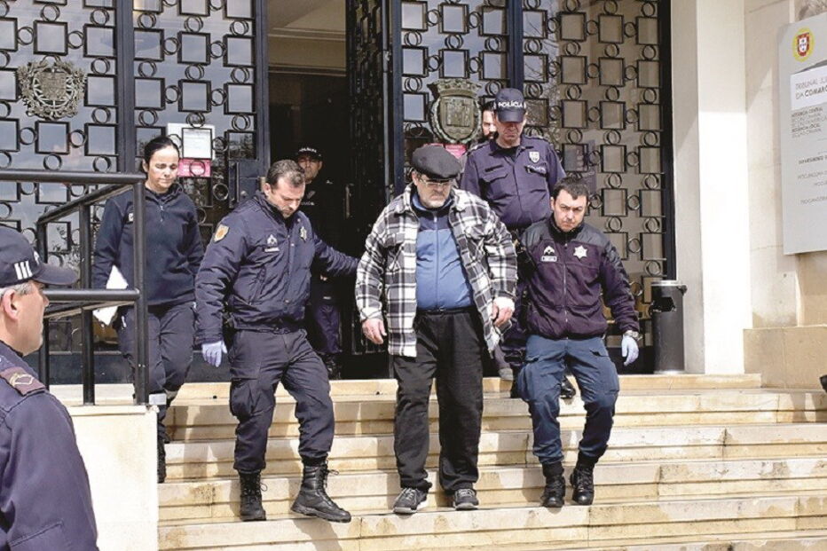 Américo Lopes a sair do tribunal