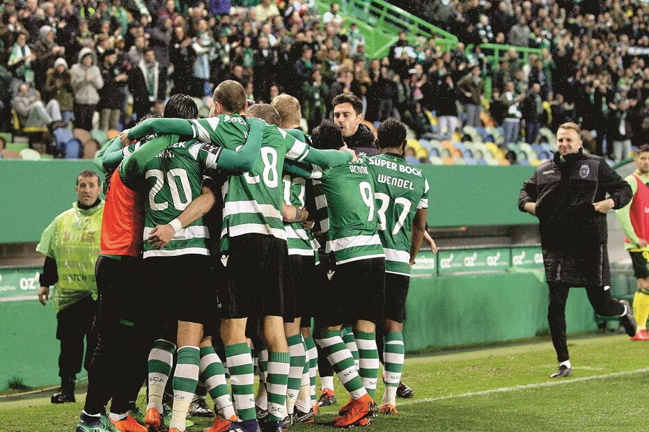 Os jogadores da equipa de futebol do Sporting festejaram de forma muito especial os golos marcados no jogo frente ao Paços de Ferreira (2-0)