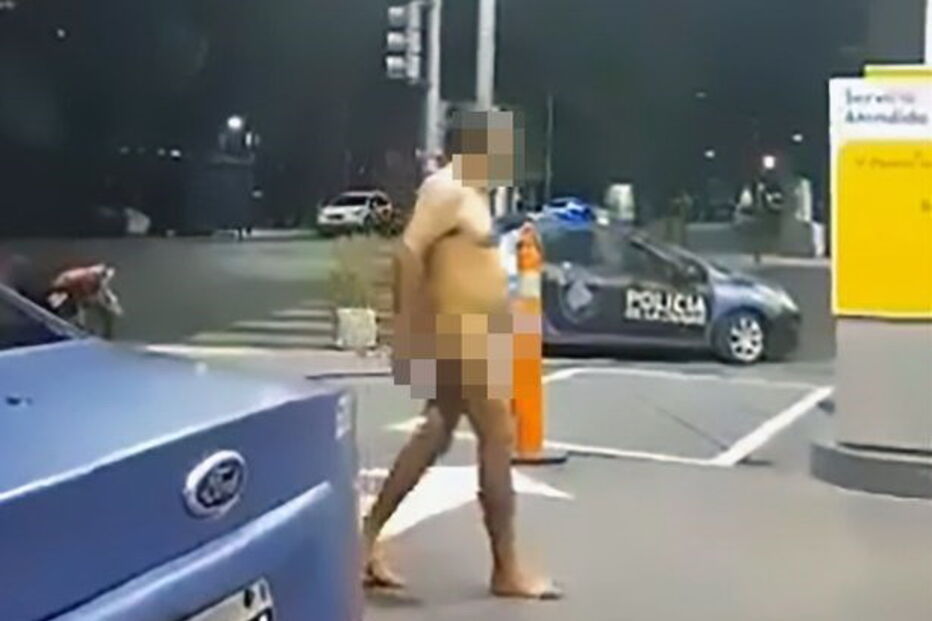 Homem grita por ajuda médica para retirar dildo do anús