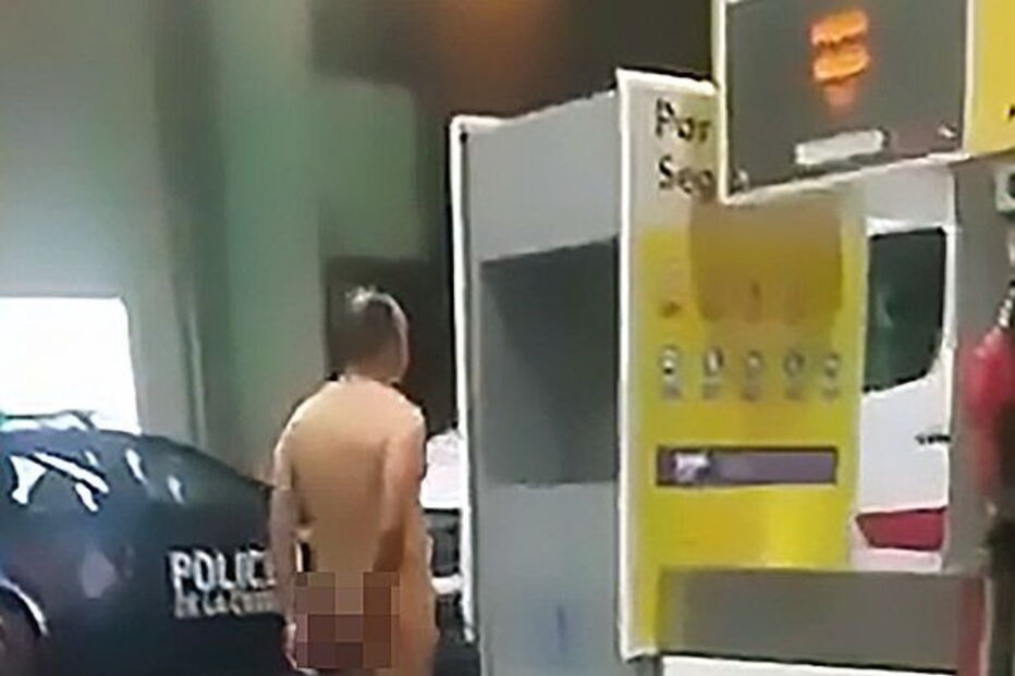 Homem grita por ajuda médica para retirar dildo do anús