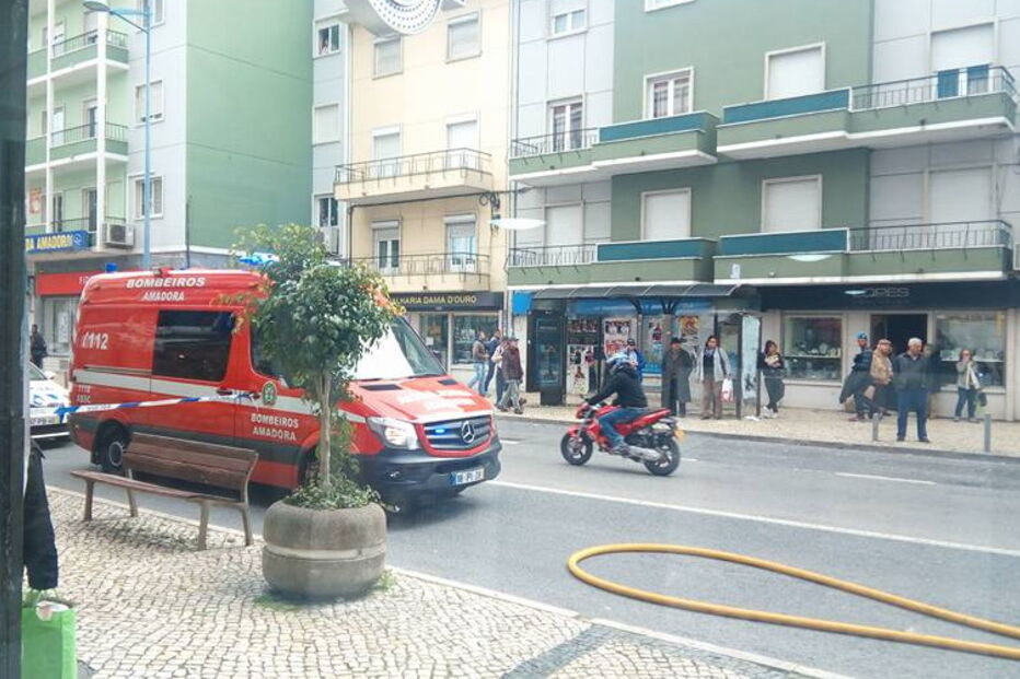Incêndio leva à evacuação do centro comercial Babilónia