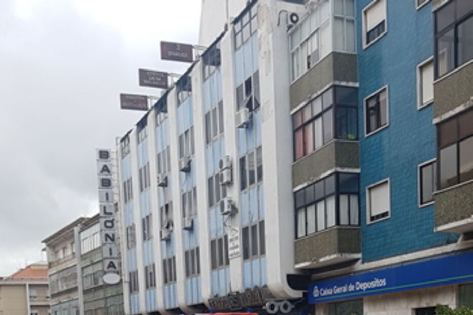 Incêndio leva à evacuação do centro comercial Babilónia