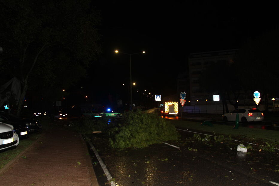 Mau tempo causa estragos em Albufeira 