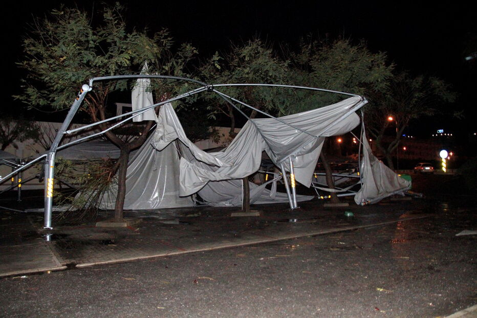 Mau tempo causa destruição em Albufeira