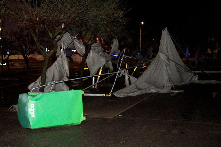 Mau tempo causa destruição em Albufeira