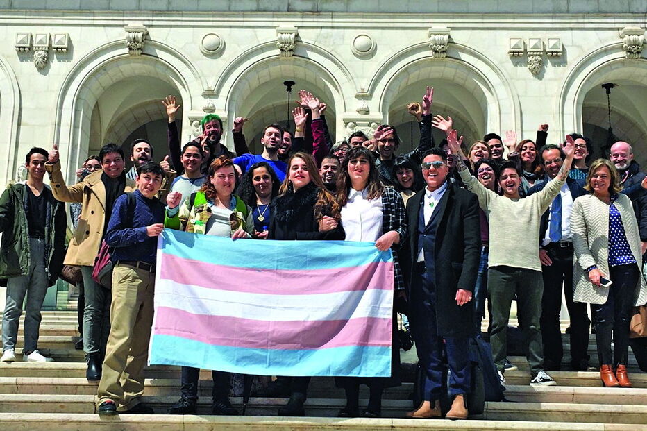 Orgulho trans na escadaria do Parlamento