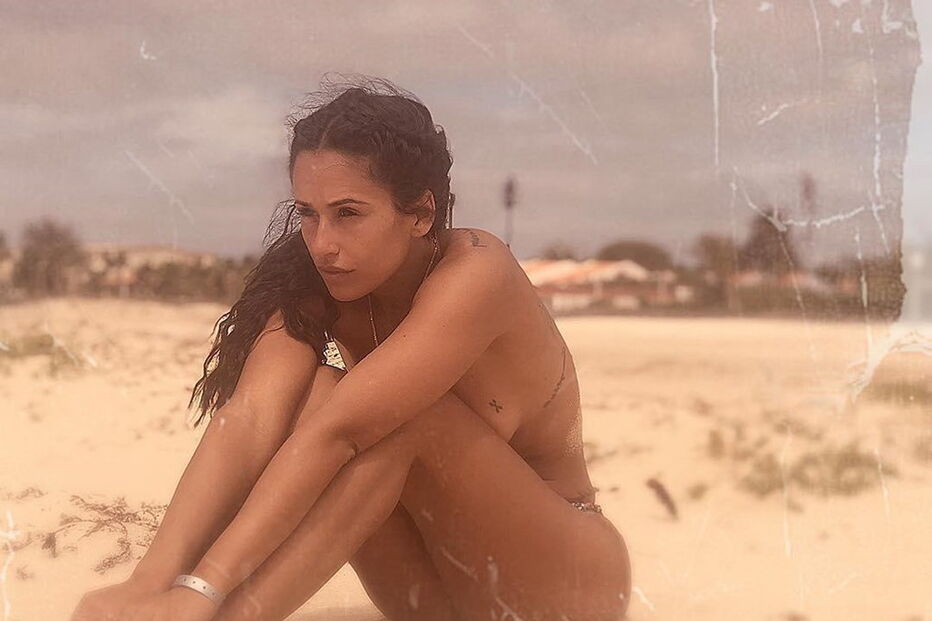 Rita mostra curvas sensuais
