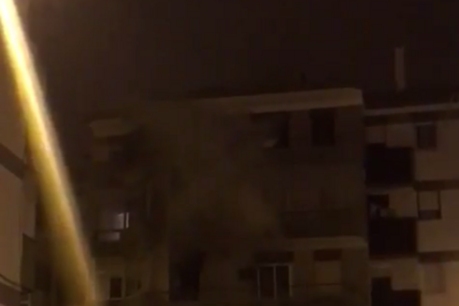 Incêndio em habitação em Linda-a-Velha